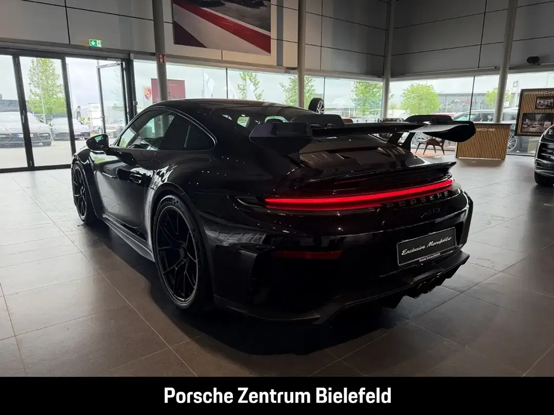 Porsche 992 - Thumbnail 3