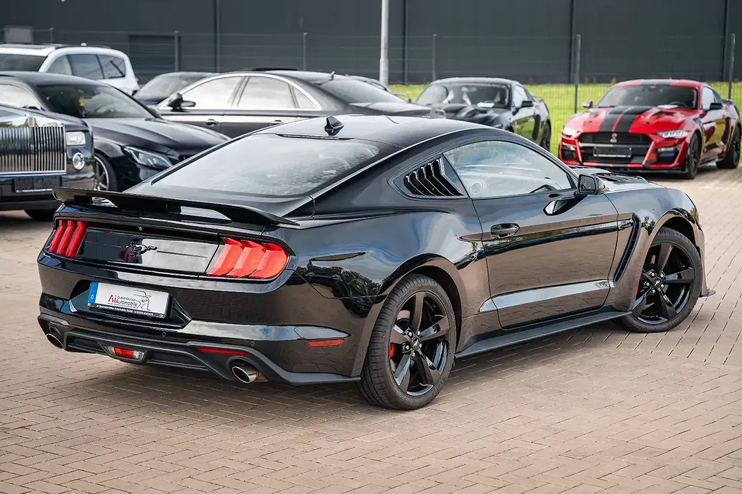 Ford Mustang - Thumbnail 13