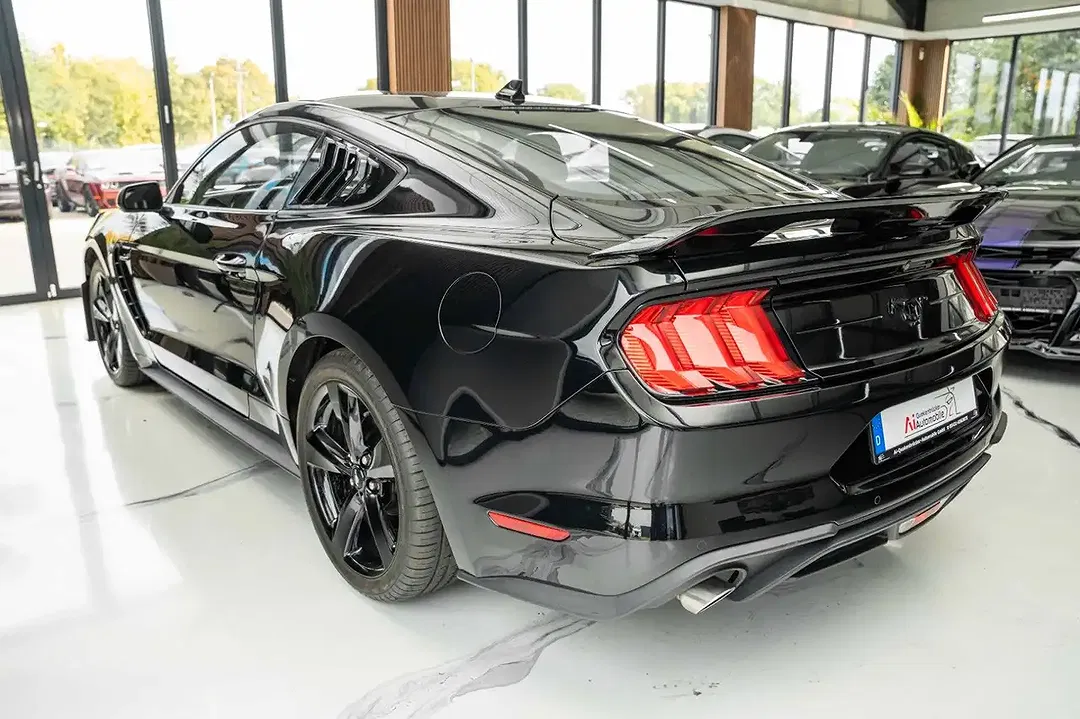 Ford Mustang - Thumbnail 4