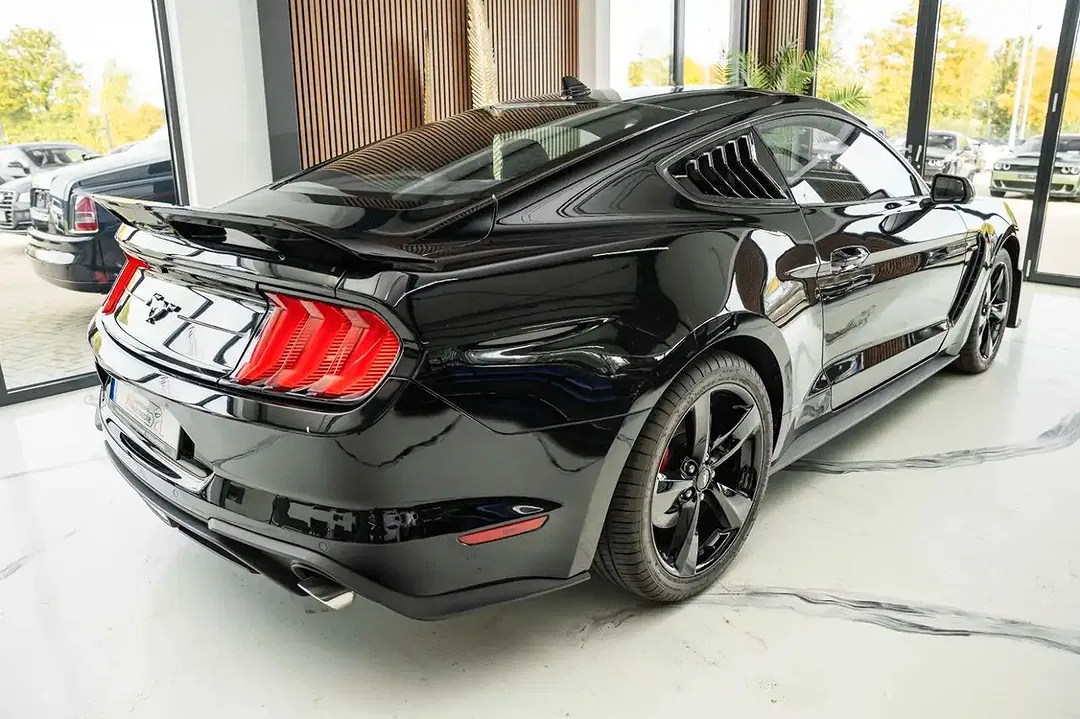 Ford Mustang - Thumbnail 5
