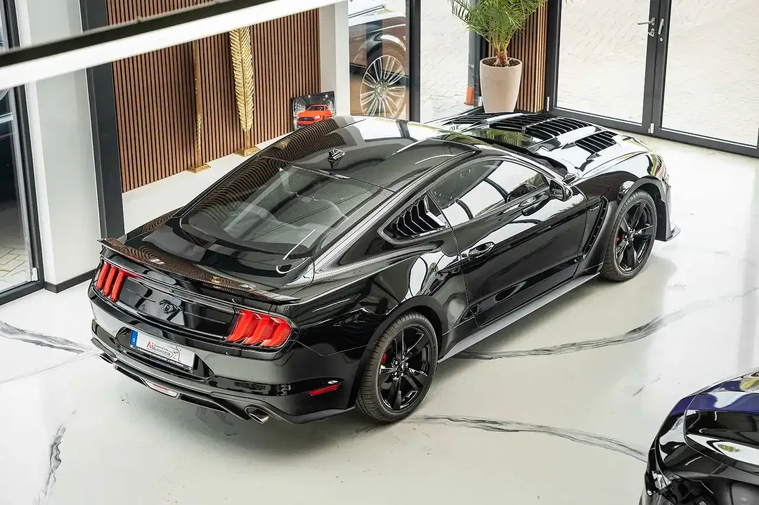 Ford Mustang - Thumbnail 6
