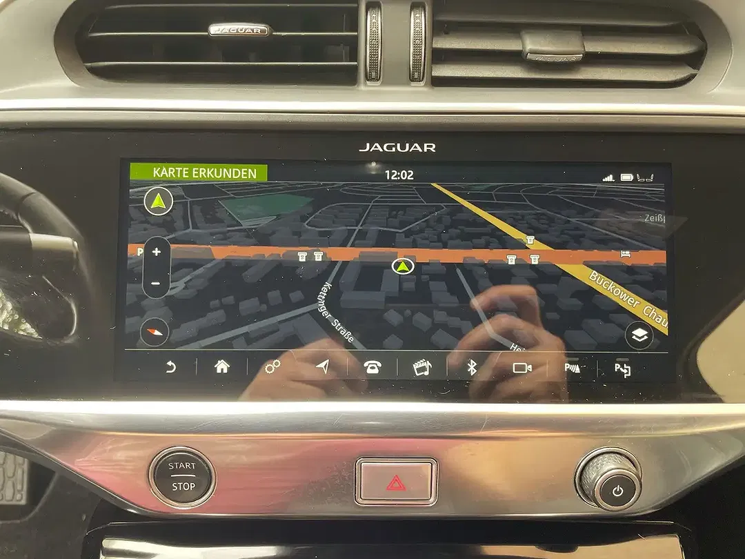 Jaguar I-Pace - Thumbnail 32