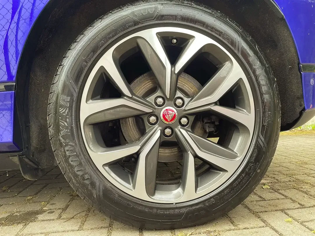 Jaguar I-Pace - Thumbnail 7