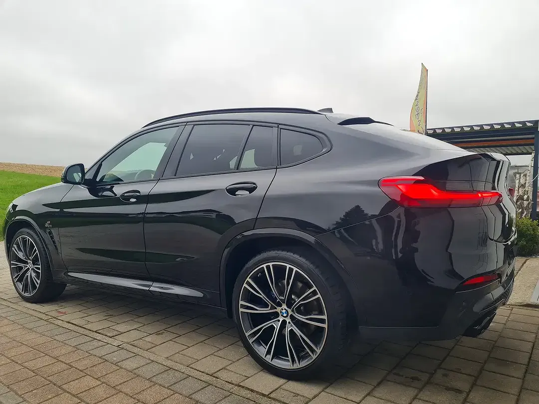 BMW X4 M - Thumbnail 2