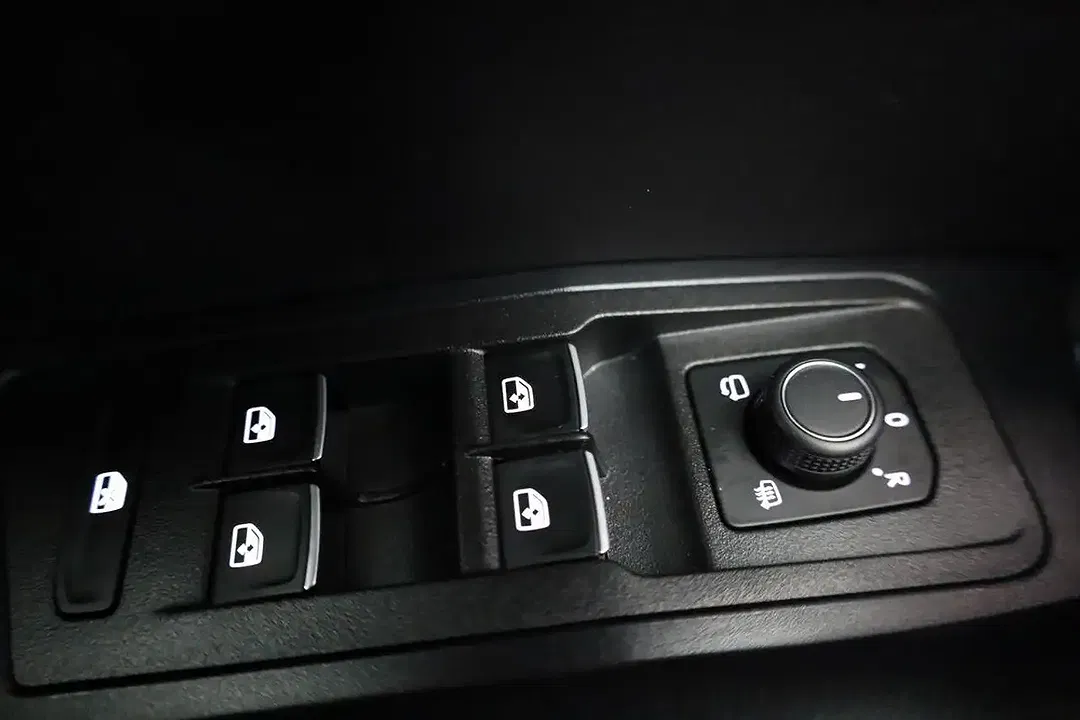 Volkswagen T-Roc - Thumbnail 8