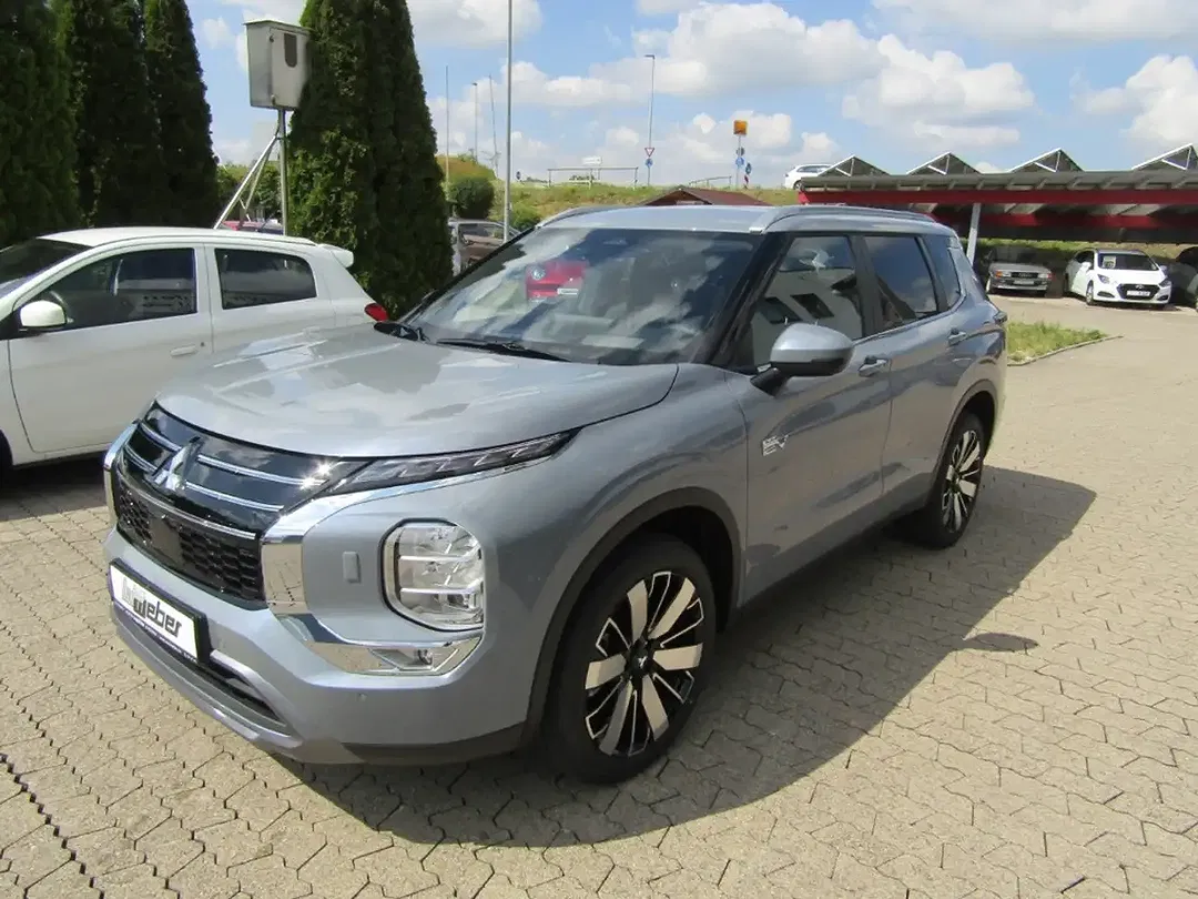 Mitsubishi Outlander - Thumbnail 2