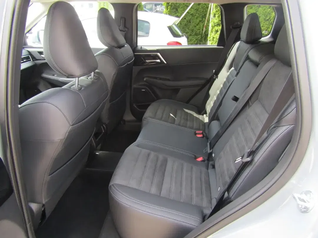 Mitsubishi Outlander - Thumbnail 6
