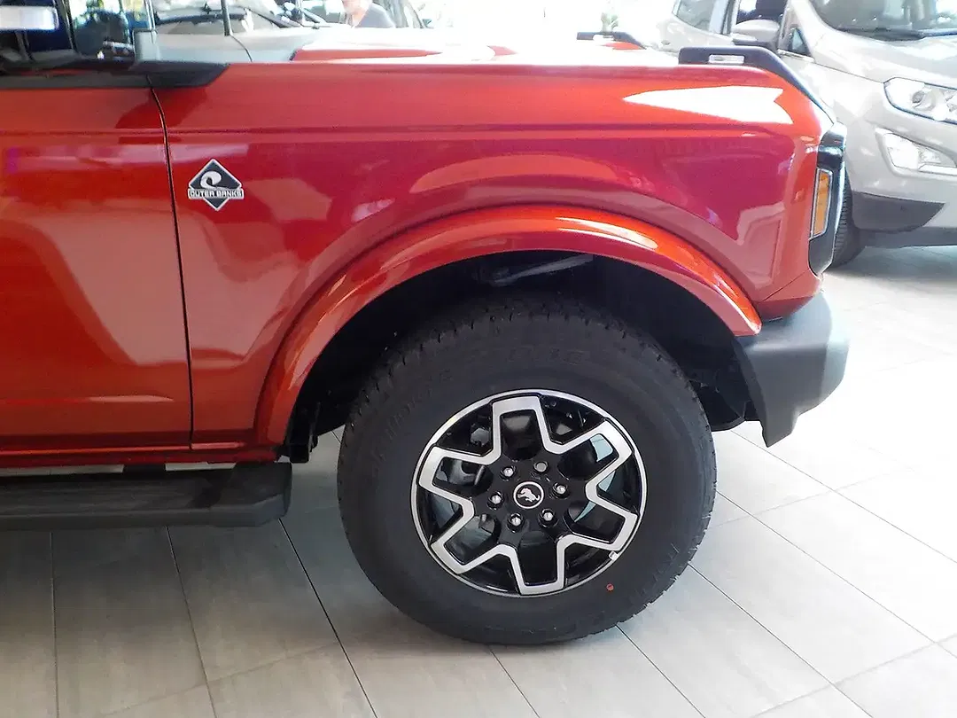 Ford Bronco - Thumbnail 11