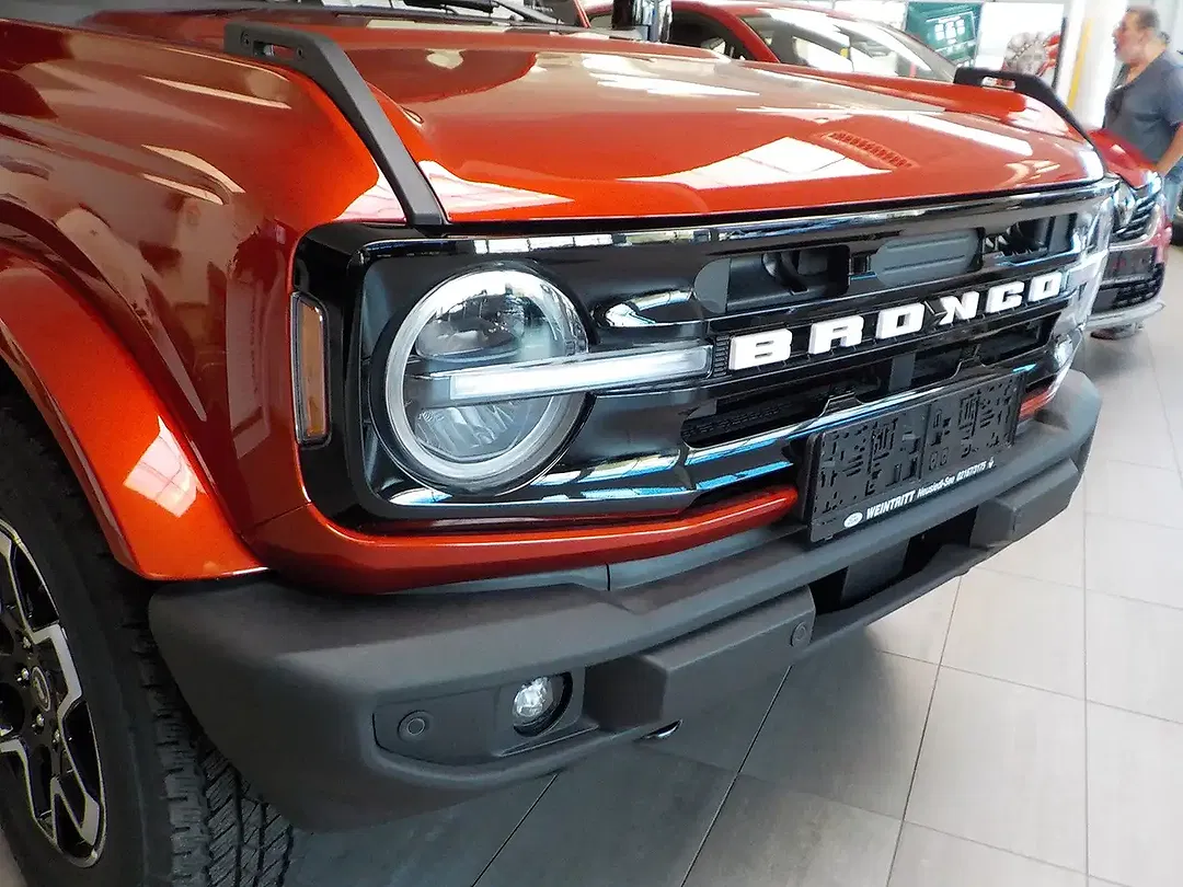 Ford Bronco - Thumbnail 12