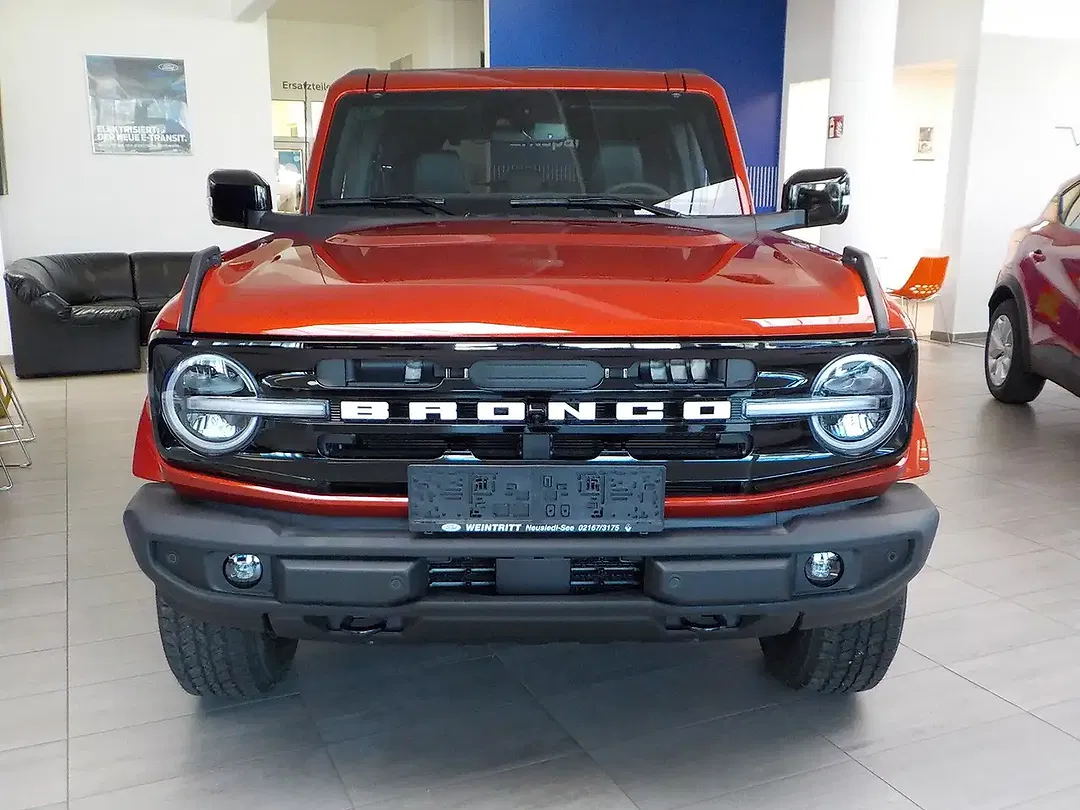 Ford Bronco - Thumbnail 2