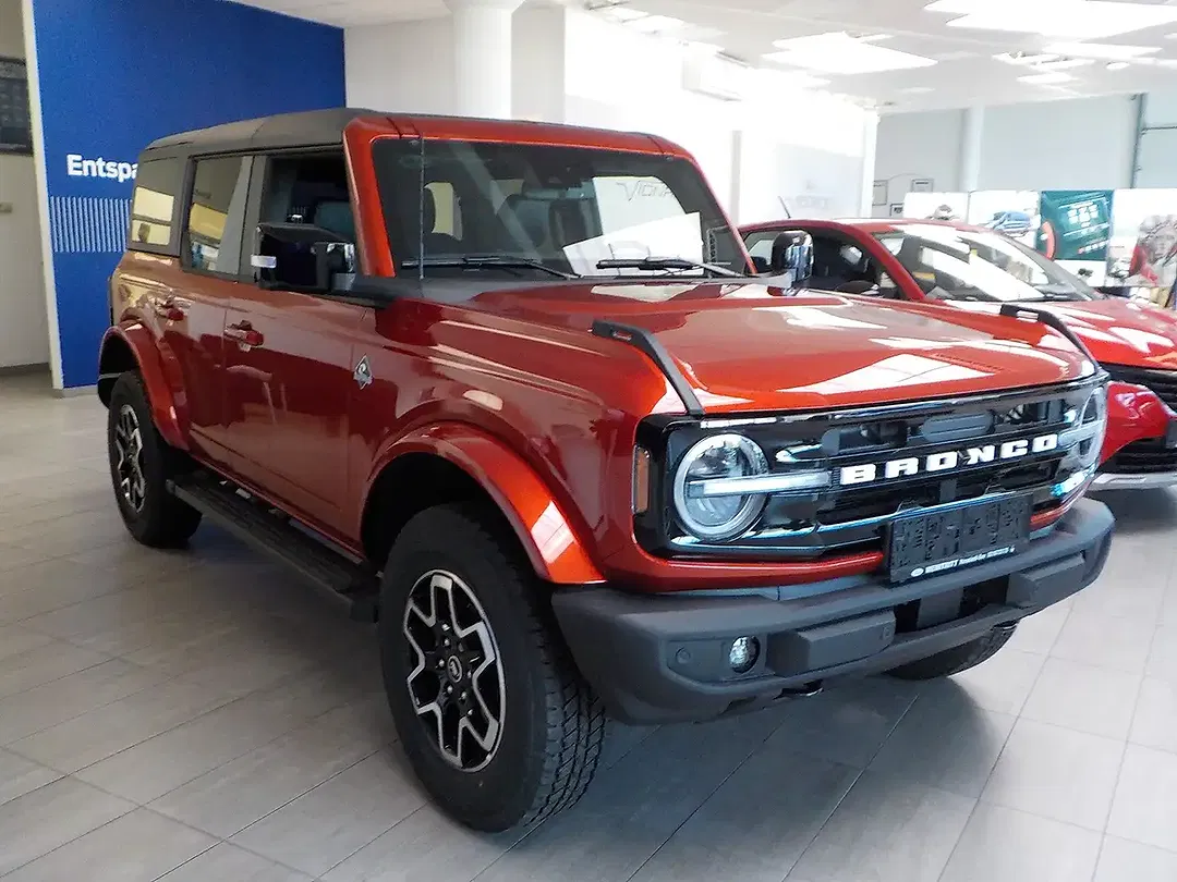 Ford Bronco - Thumbnail 3