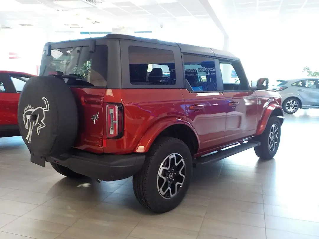 Ford Bronco - Thumbnail 4