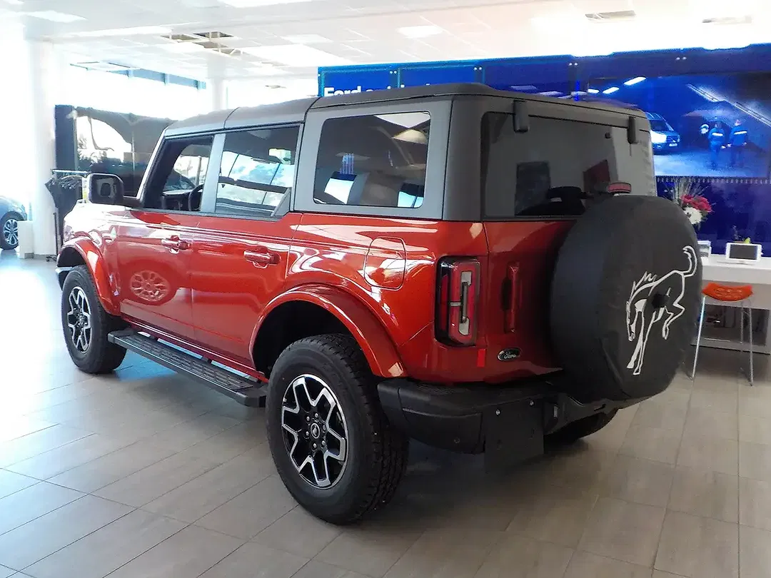 Ford Bronco - Thumbnail 6