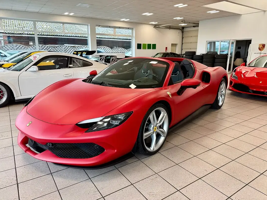 Ferrari 296 GTS - Thumbnail 3