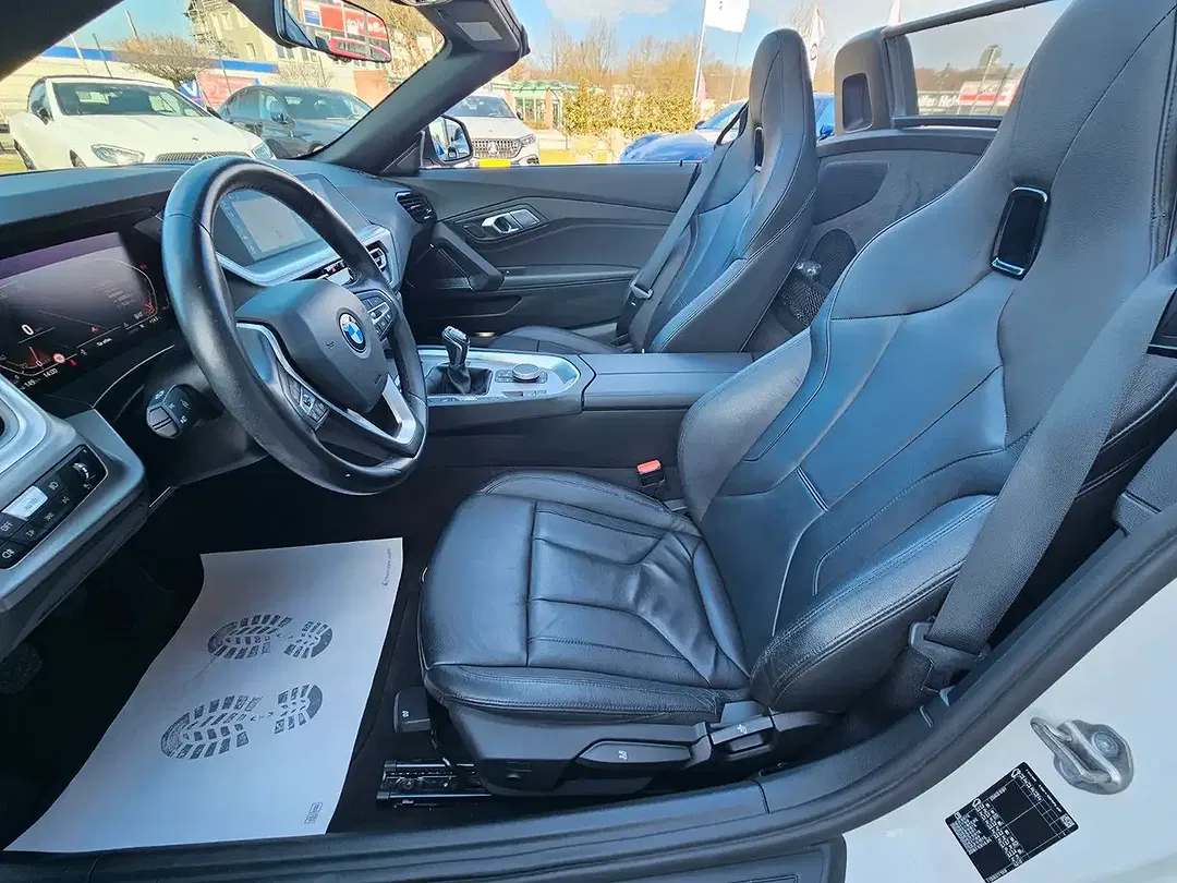 BMW Z4 - Thumbnail 13