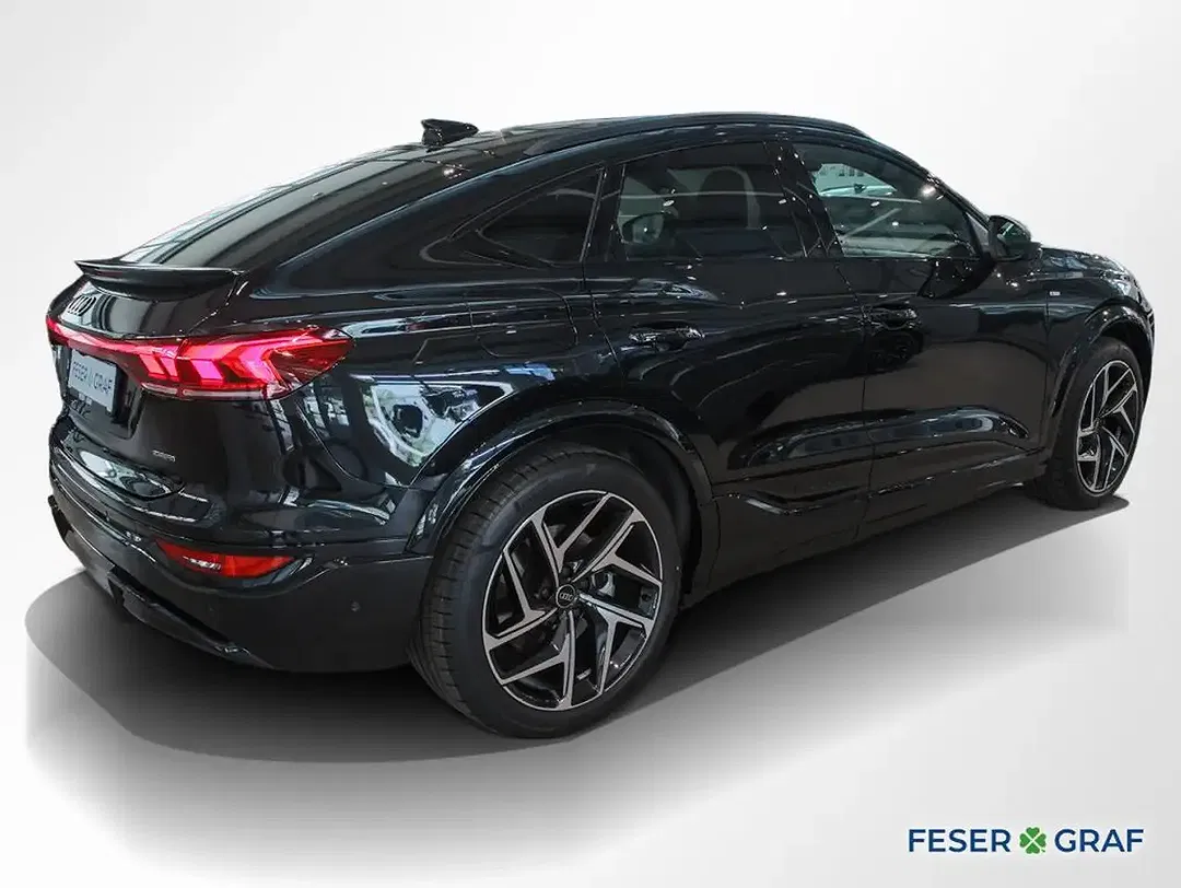 Audi Q6 e-tron - Thumbnail 2
