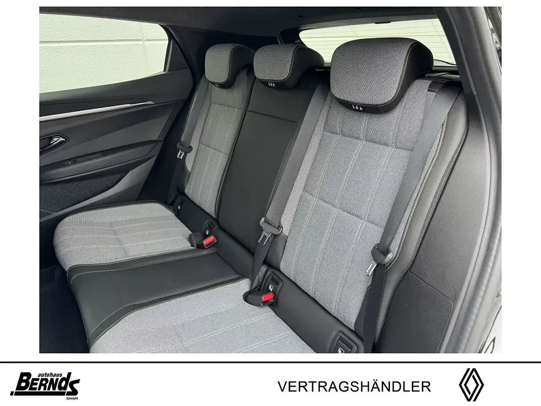 Renault Megane E-Tech - Thumbnail 8
