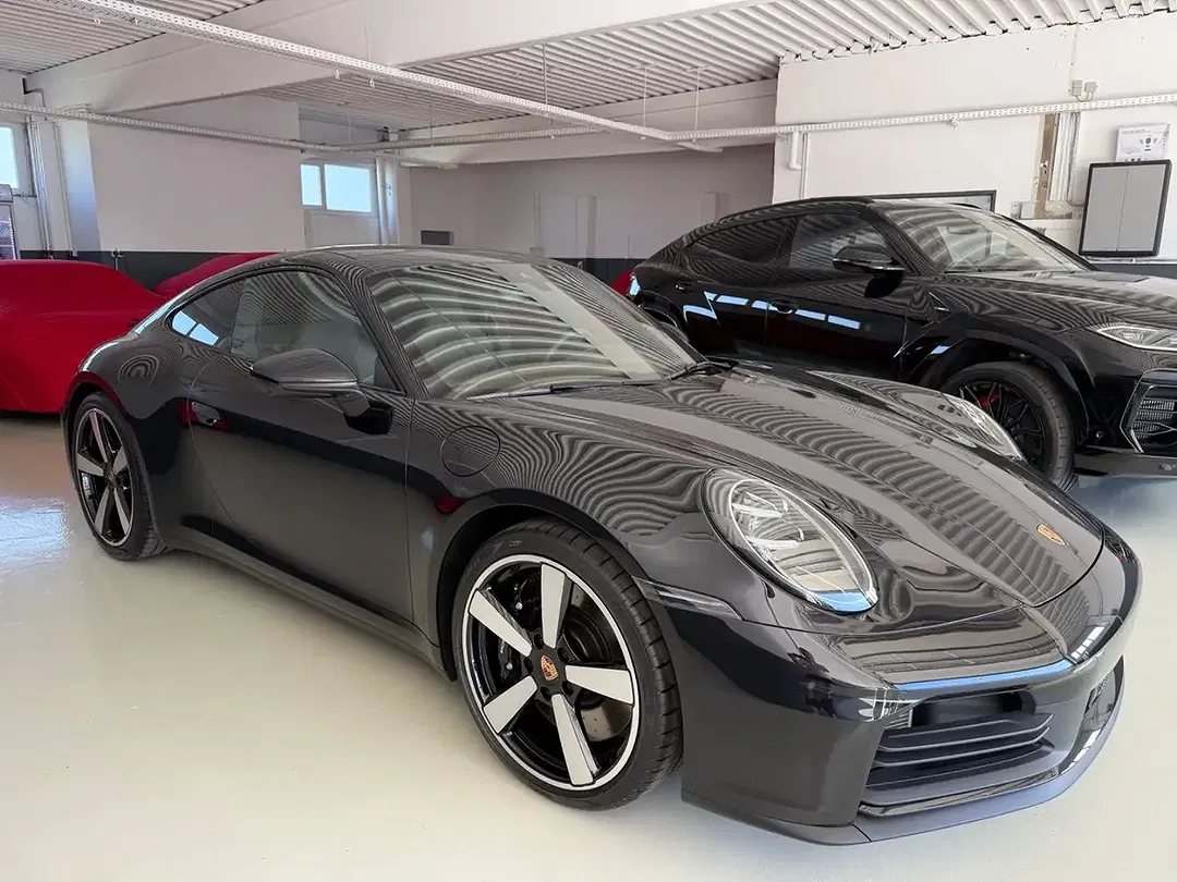 Porsche 992 - Thumbnail 1