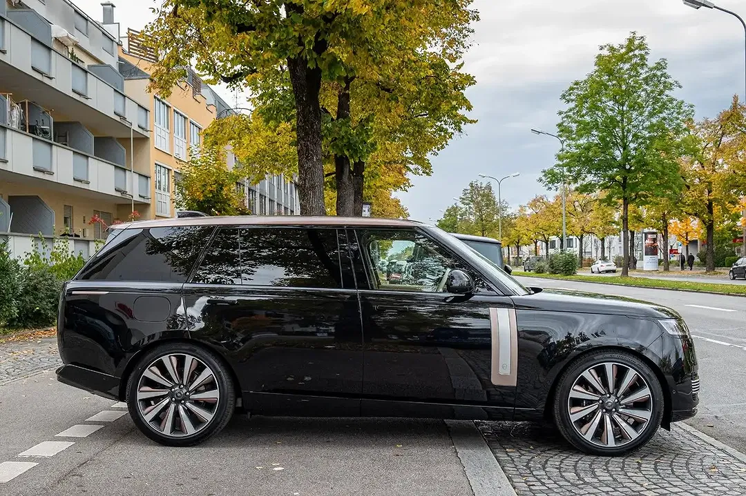 Land Rover Range Rover - Thumbnail 4