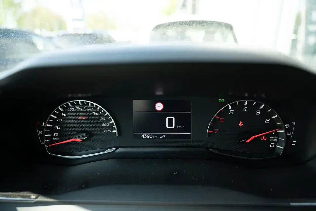 Peugeot 2008 - Thumbnail 11
