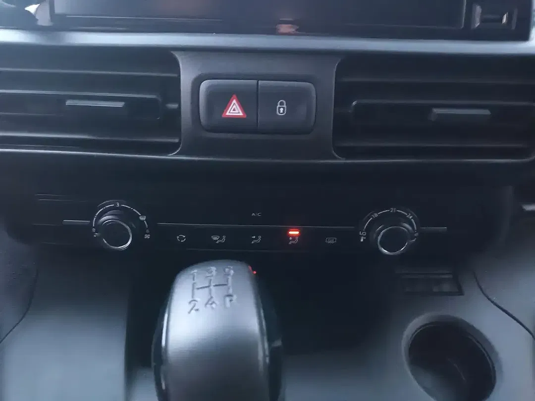 Opel Combo - Thumbnail 10