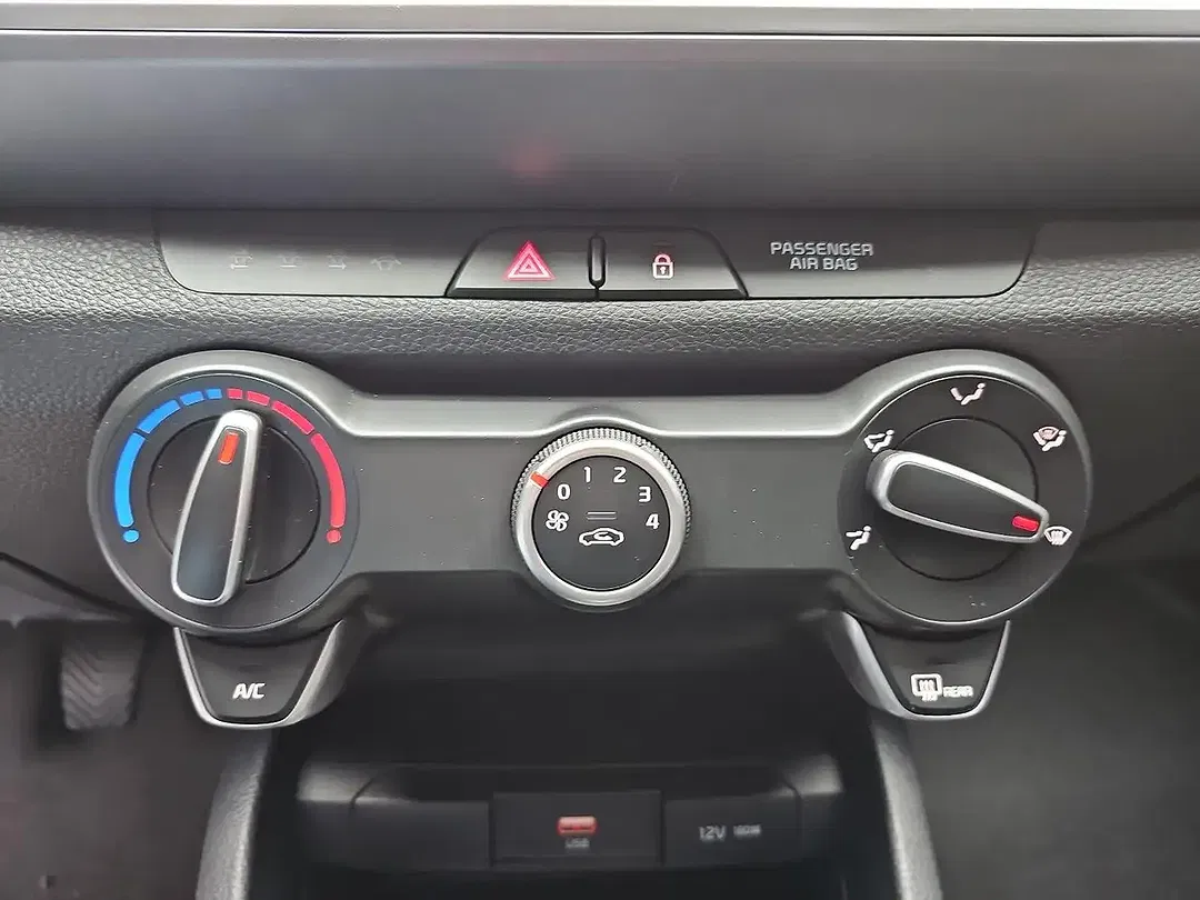 Kia Stonic - Thumbnail 11