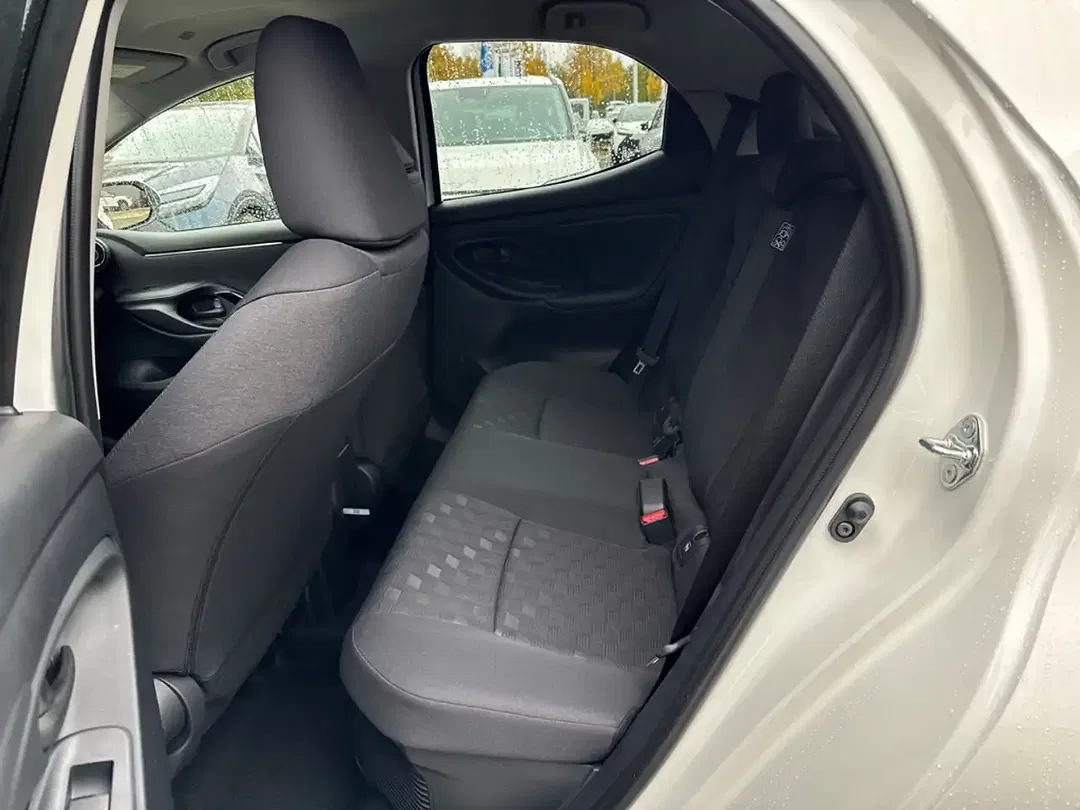 Toyota Yaris - Thumbnail 11