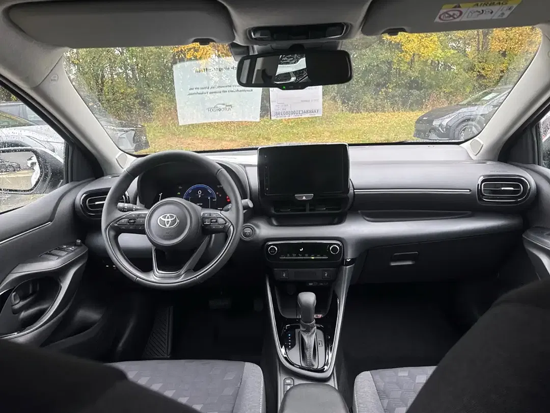 Toyota Yaris - Thumbnail 12