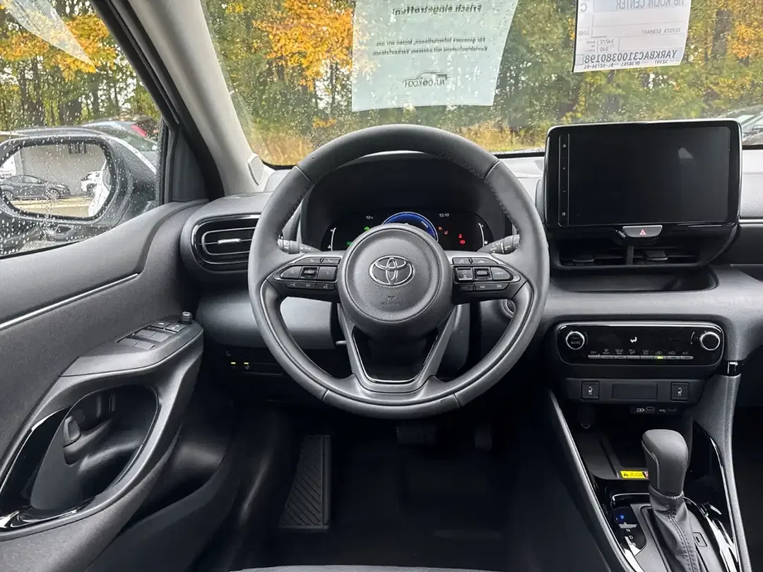 Toyota Yaris - Thumbnail 13