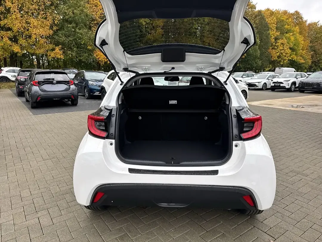 Toyota Yaris - Thumbnail 7