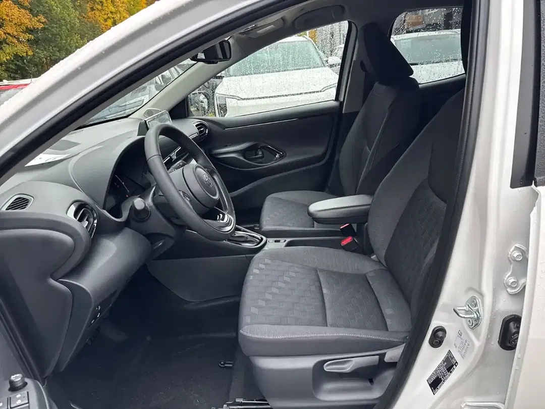 Toyota Yaris - Thumbnail 8
