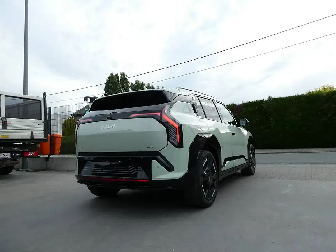 Kia EV3 - Thumbnail 6