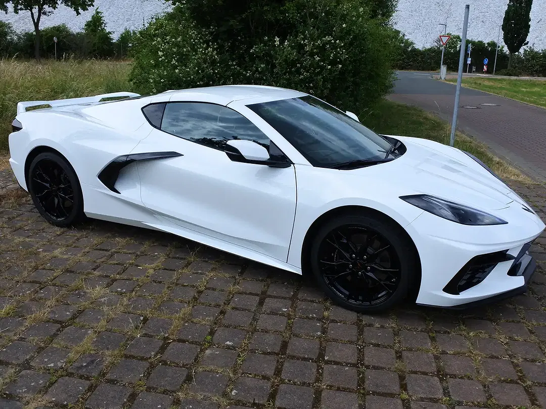 Corvette C8 - Thumbnail 3
