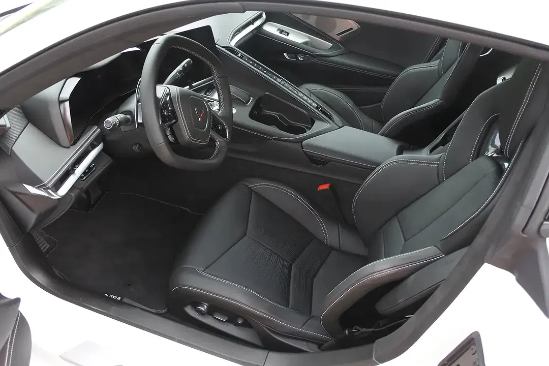 Corvette C8 - Thumbnail 4