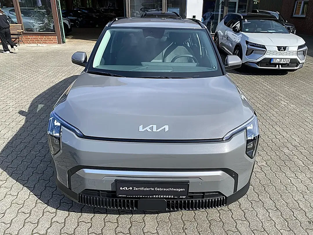 Kia EV3 - Thumbnail 2