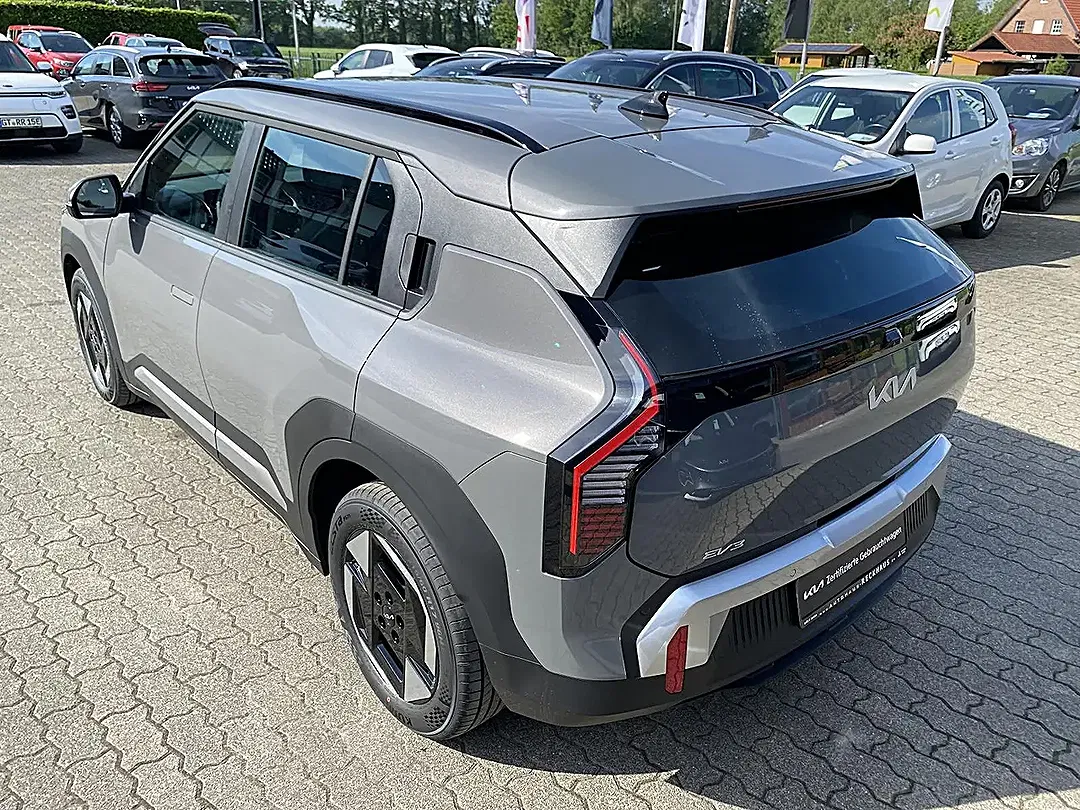 Kia EV3 - Thumbnail 3