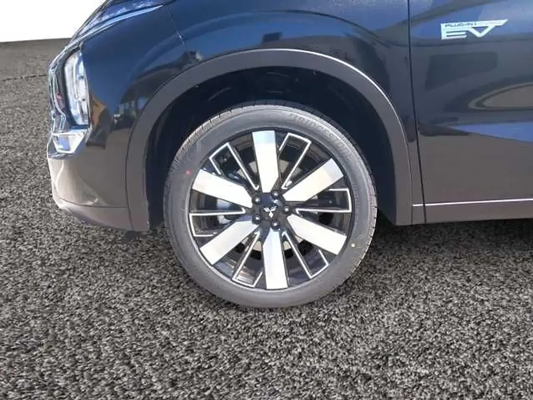 Mitsubishi Outlander - Thumbnail 14