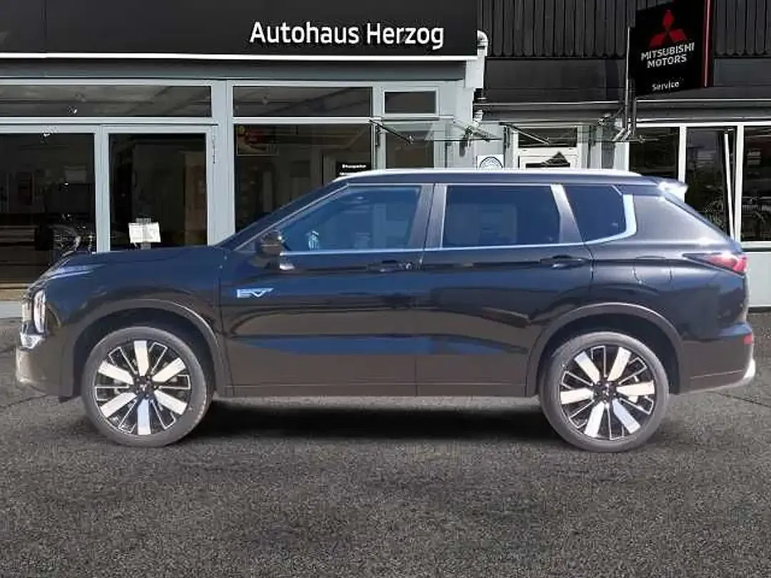 Mitsubishi Outlander - Thumbnail 2