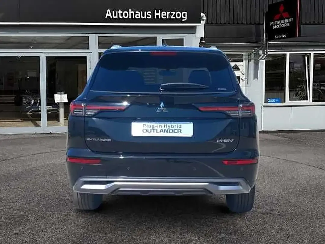 Mitsubishi Outlander - Thumbnail 4
