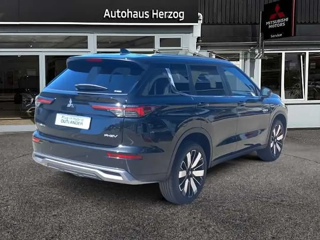 Mitsubishi Outlander - Thumbnail 5