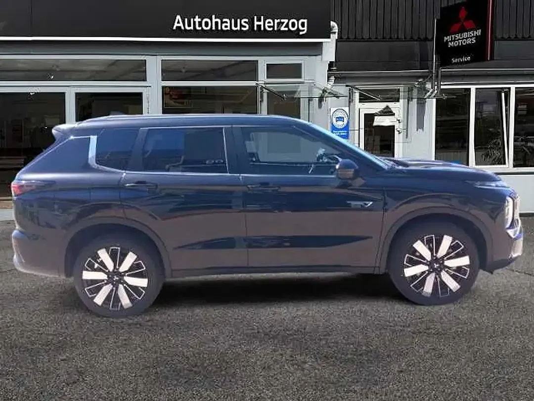 Mitsubishi Outlander - Thumbnail 6