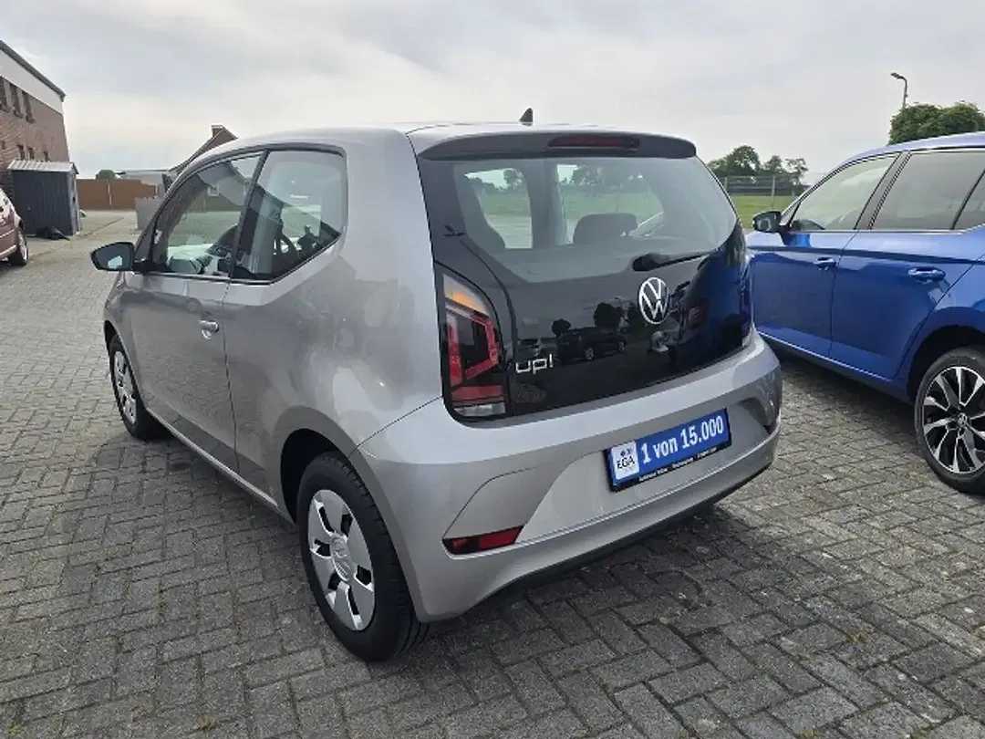 Volkswagen up! - Thumbnail 3