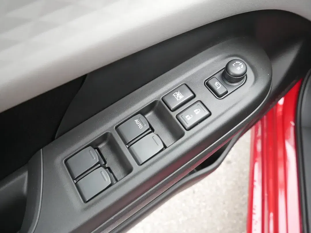 Suzuki Swift - Thumbnail 8
