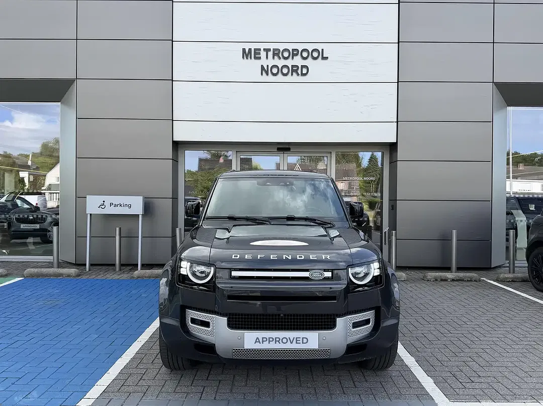 Land Rover Defender - Thumbnail 2