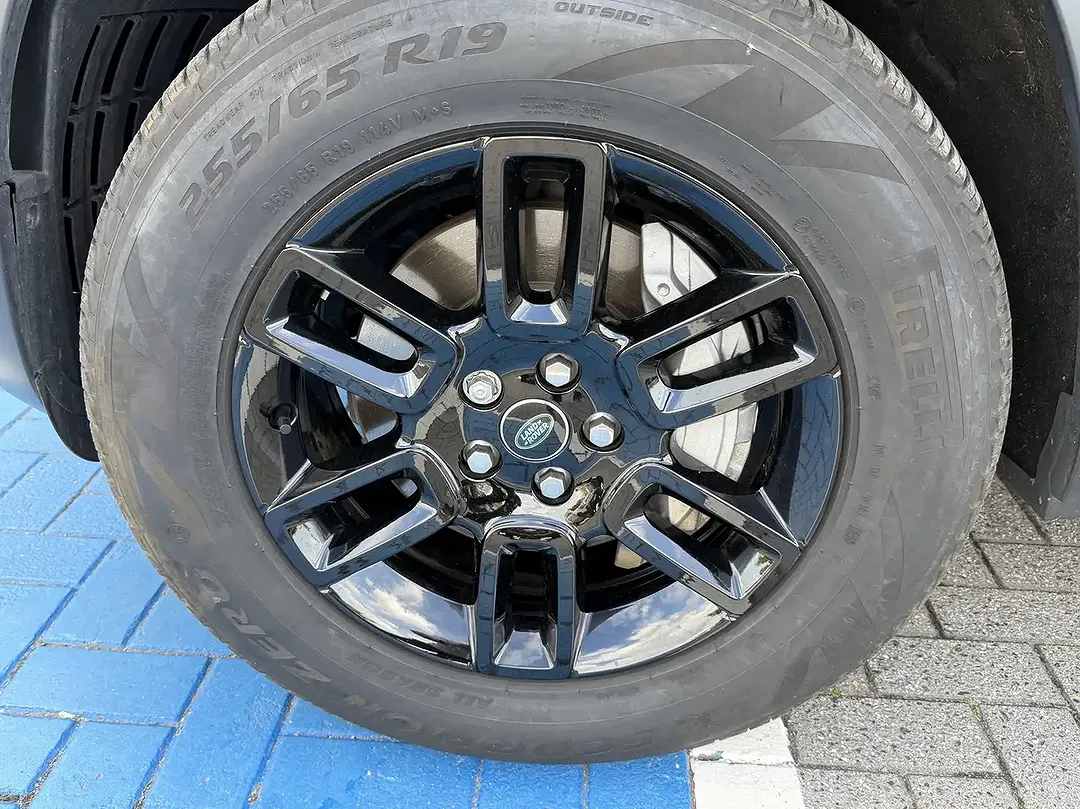 Land Rover Defender - Thumbnail 4