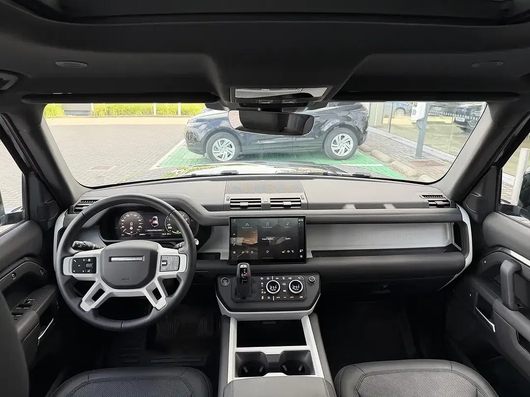 Land Rover Defender - Thumbnail 6