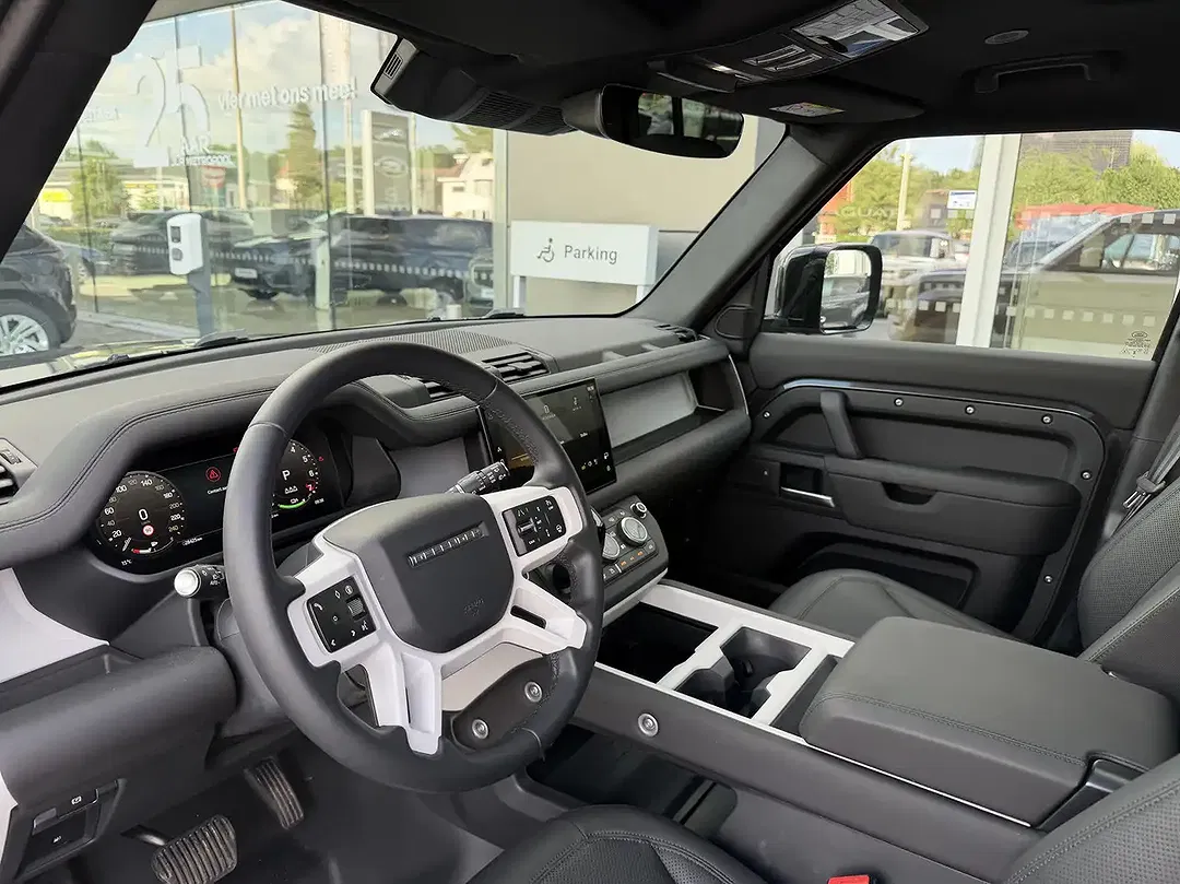 Land Rover Defender - Thumbnail 8
