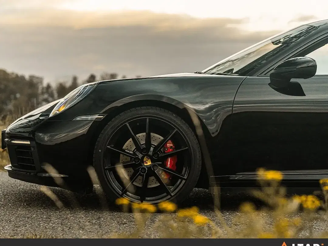 Porsche 992 - Thumbnail 3