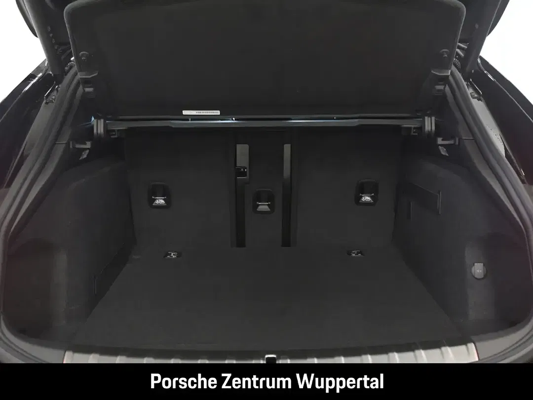 Porsche Taycan - Thumbnail 10