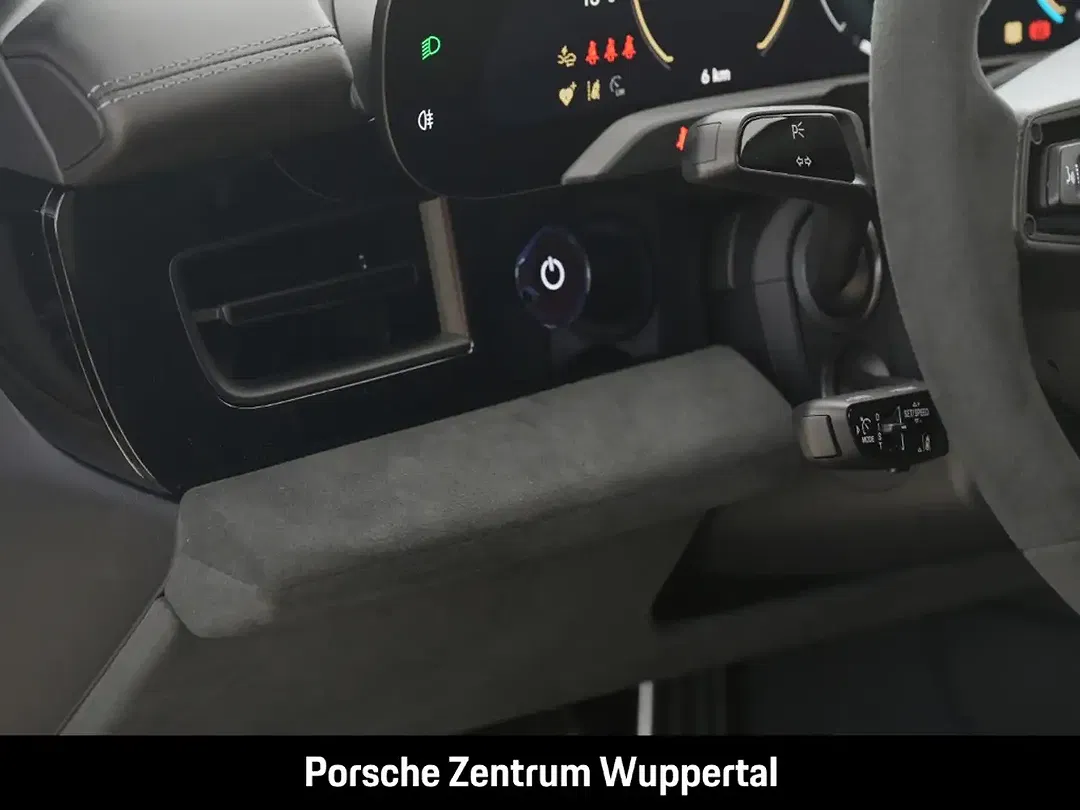 Porsche Taycan - Thumbnail 12